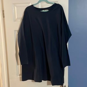 NWOT tunic with two front pockets